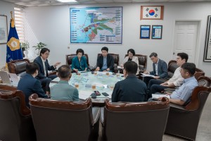 군산시의회 의장단, 군산항발전협의회와         간담회 가져...