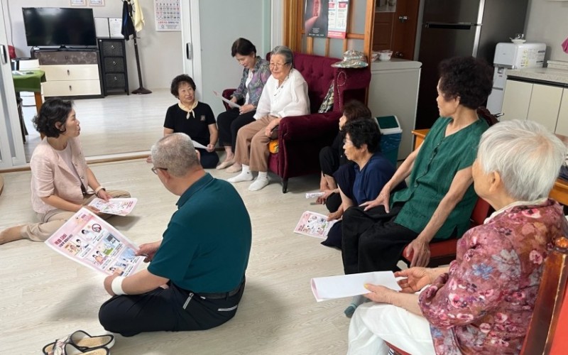 군산시 중앙동, 독거노인·경로당 대상 폭염예방 집중 홍…